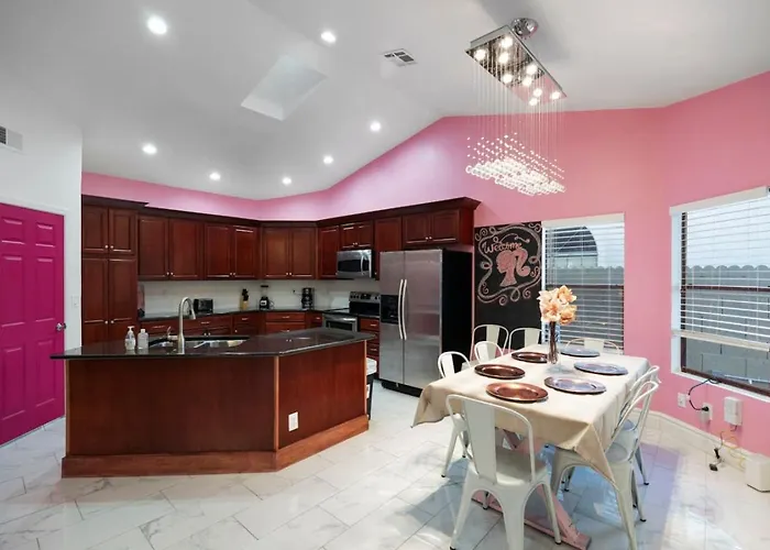 Holiday home Barbie's Dreamworld Hot Tub&hometheater *