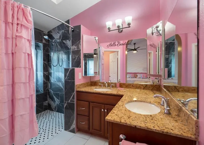 Barbie's Dreamworld Hot Tub&hometheater *